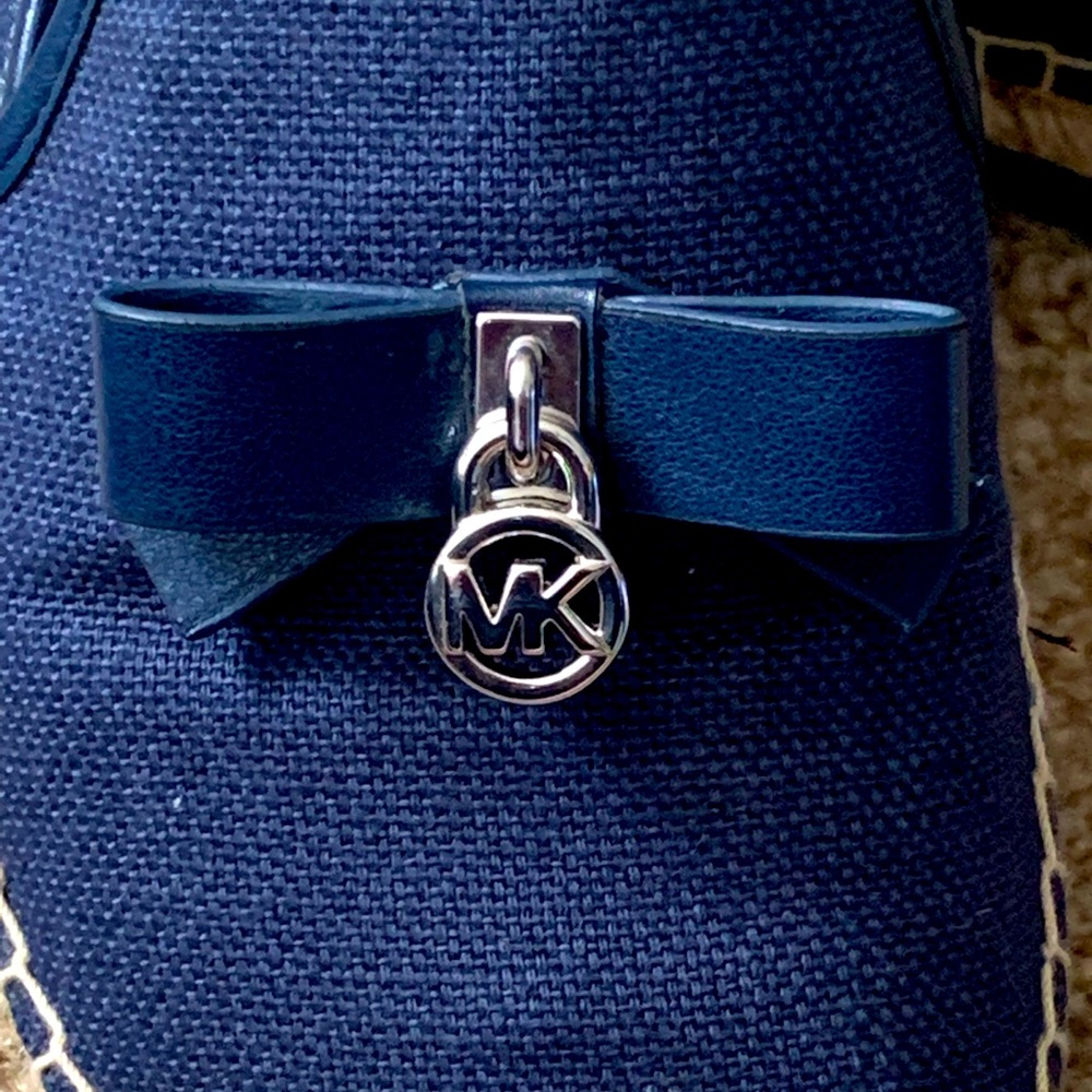 ✨NEW✨MICHAEL KORS NAVY BOW TIE ESPADRILLES - Picture 5 of 9